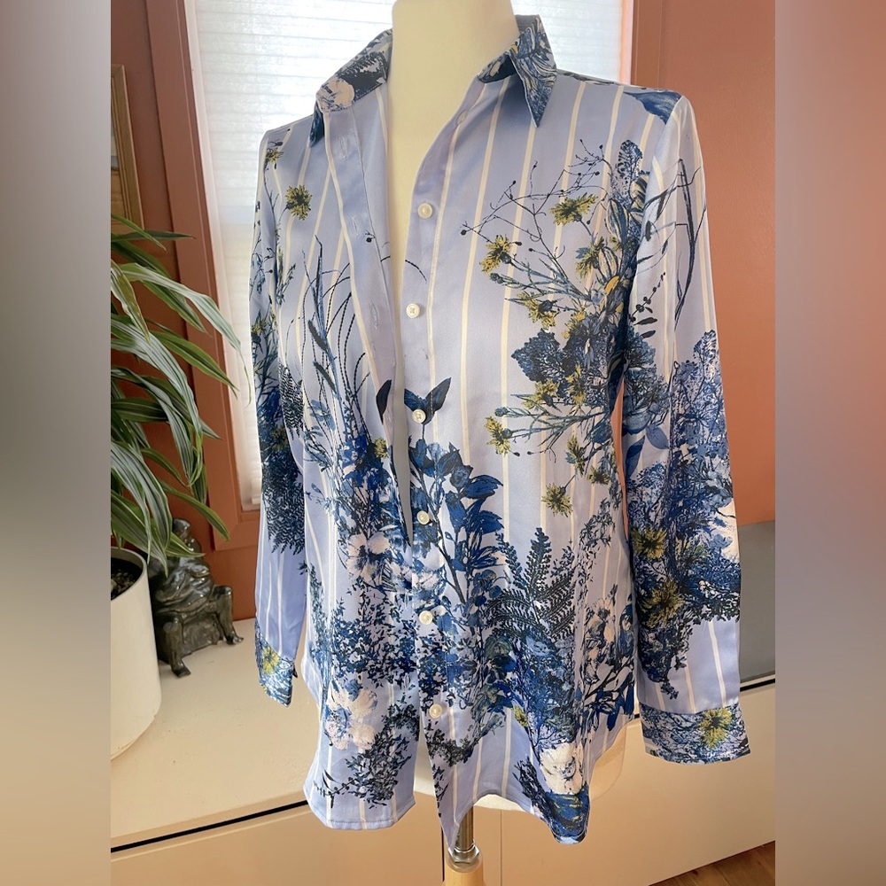 Banana Republic Floral Blue and White Womans Dillion Shirt